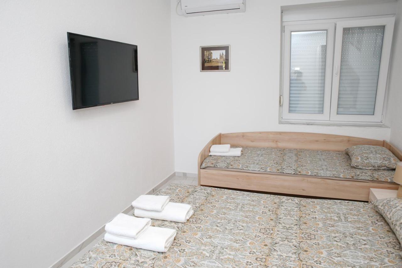 Reshkov Pool Apartments Gyevgyelija Kültér fotó